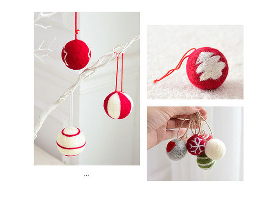 EN79 3cm Wool Felt Balls With Embroidered Snowflakes