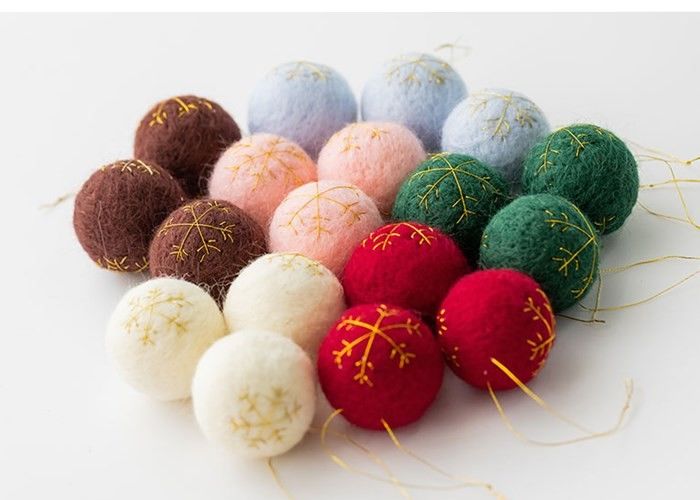 Pure Color 4 Cm Felt Balls , Felted Wool Balls Diy Circle Snow Pattern
